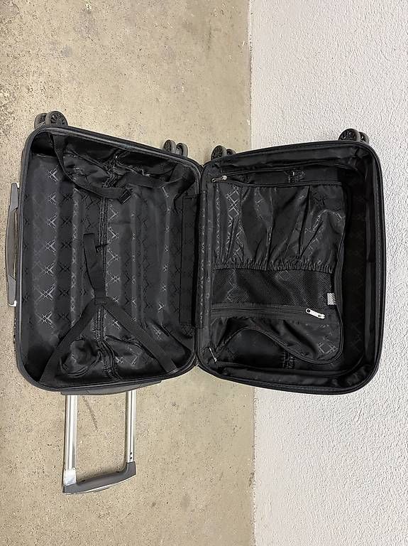 Valises de voyage: Reisekoffer mittlere Grösse – D'occasion à Küsnacht ZH par sis_v7qk 2