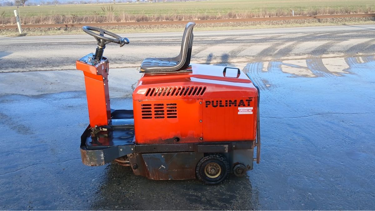 Tutte le macchine: Kleine Putzmaschine – Usato da Niederbipp venduto da baggerch 2