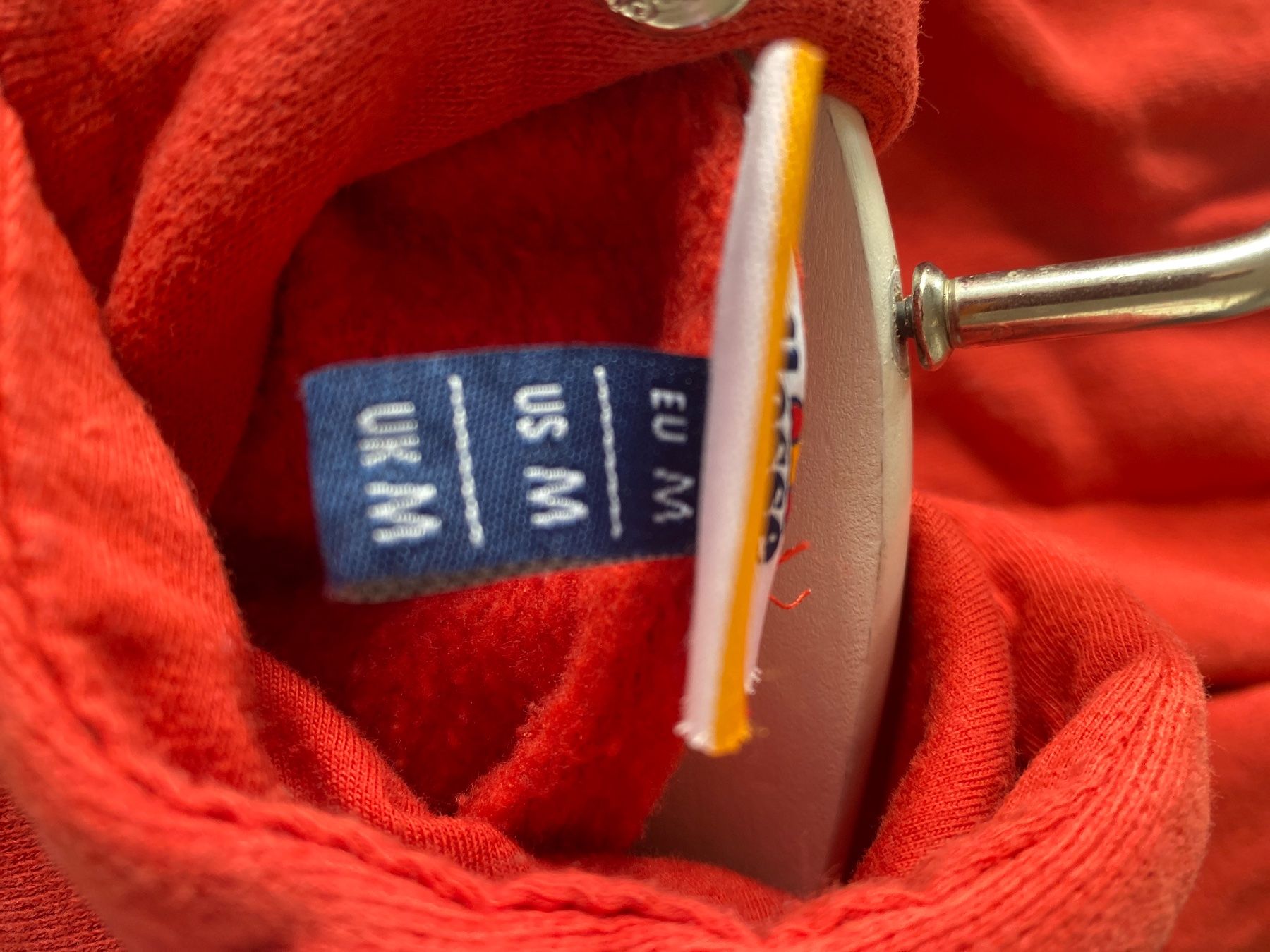Maglioni & Felpe: Roter Ellesse Kapuzenpullover, Top Zustand, Grösse M – Usato da Lyss venduto da gab_2klg 3