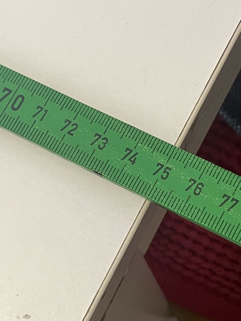 Tische: Table carrée – Gebraucht aus Grandvaux von mai_shl9 2
