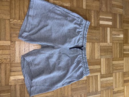 Graue Sommer-Shorts, Grösse M - Bequem & Top Zustand!