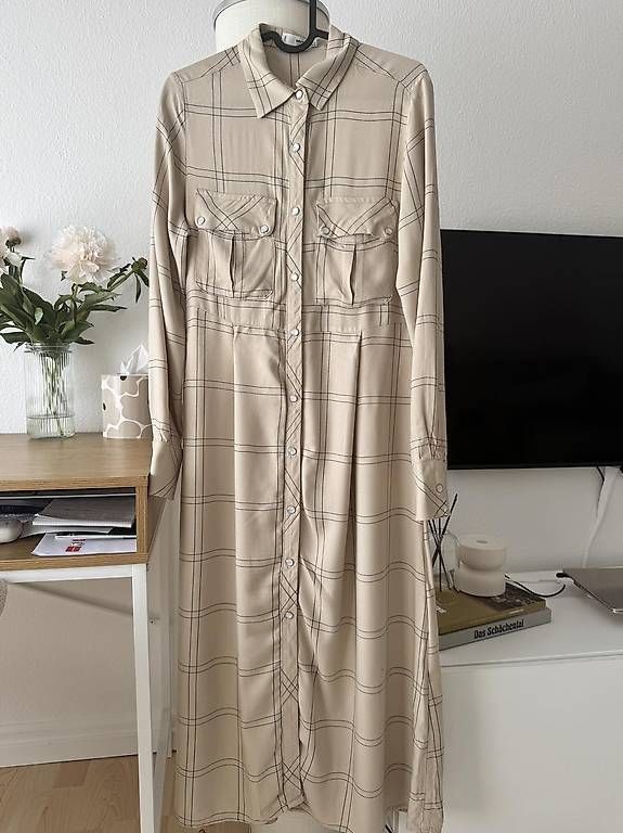 Kleider: Mango-Kleid – Gebraucht aus Bürglen UR von VKorchynskyi