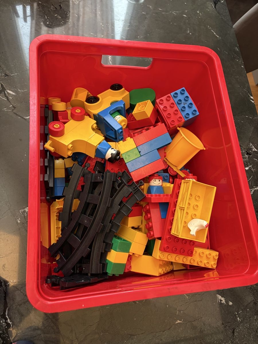 Lego Jouets: Kiste mit nostalgischen Duplo und Schienen – D'occasion à Berg TG par Jade91