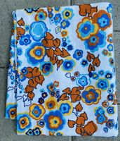 Stoff mit Blumenmuster