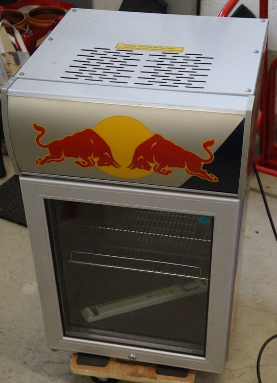 Red Bull Kühlschrank kühlt nicht mehr richtig Comprare su Ricardo