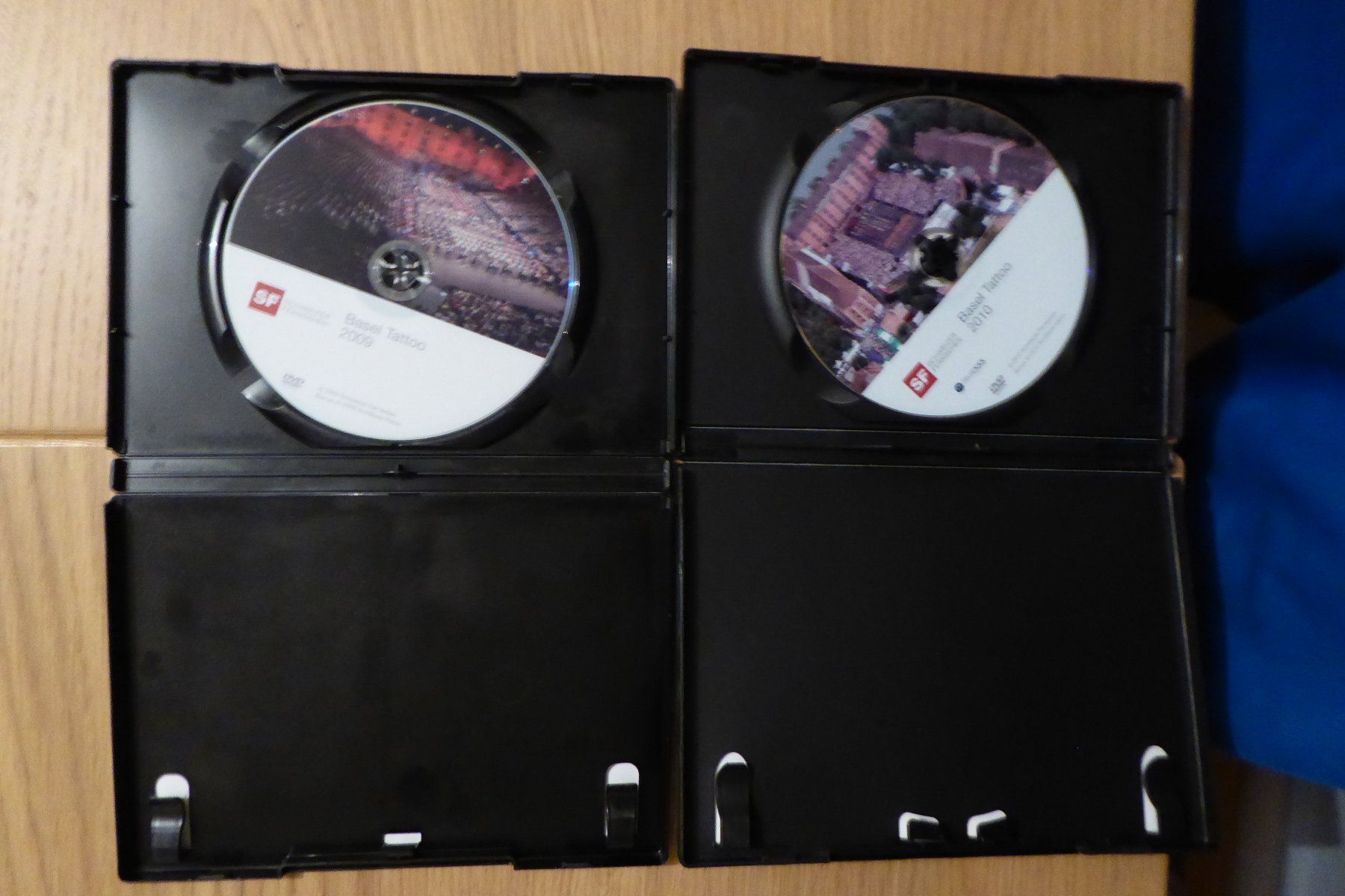 Tutti i DVDs: 2x DVD Basel Tattoo 2009 2010 – Usato da Allschwil venduto da Summelsarium 4