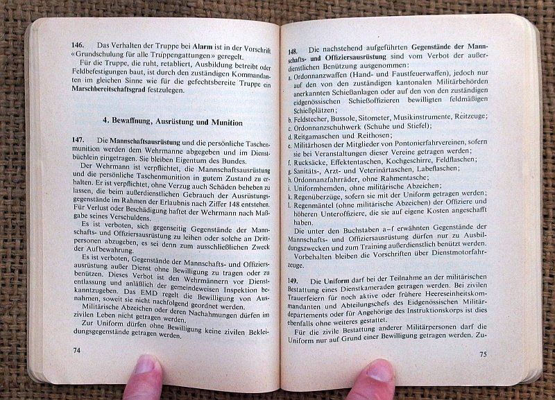 Libri: Dienstreglement DR67 der Schweizer Armee 51.2d - Neuauflage – Usato da Aarau venduto da oldcmp 3