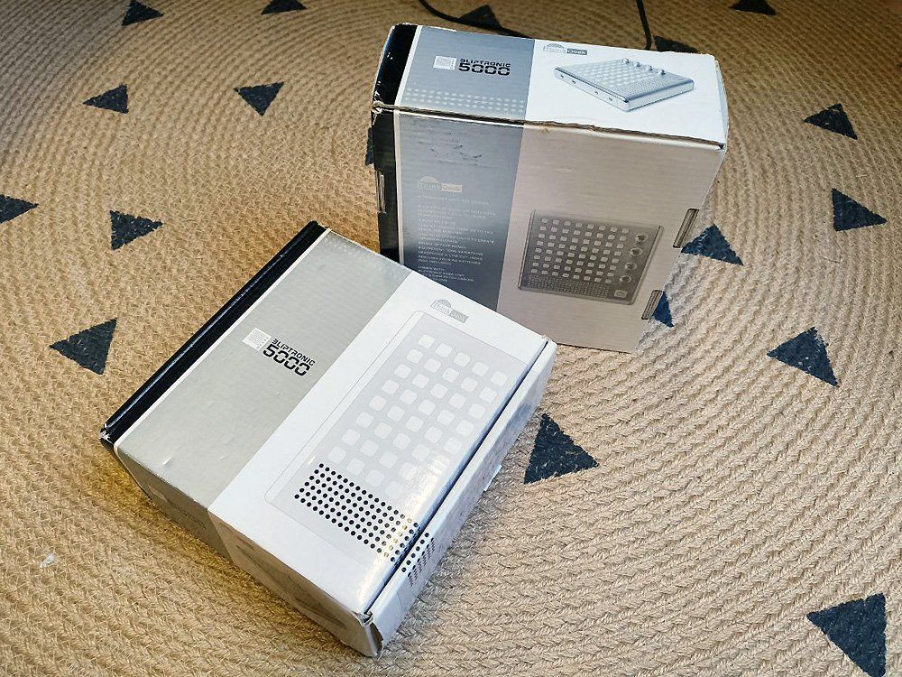 Strumenti musicali: 2x Think Geek Bliptronic 5000 Matrix Synths – Usato da Knonau venduto da Deralexan 4