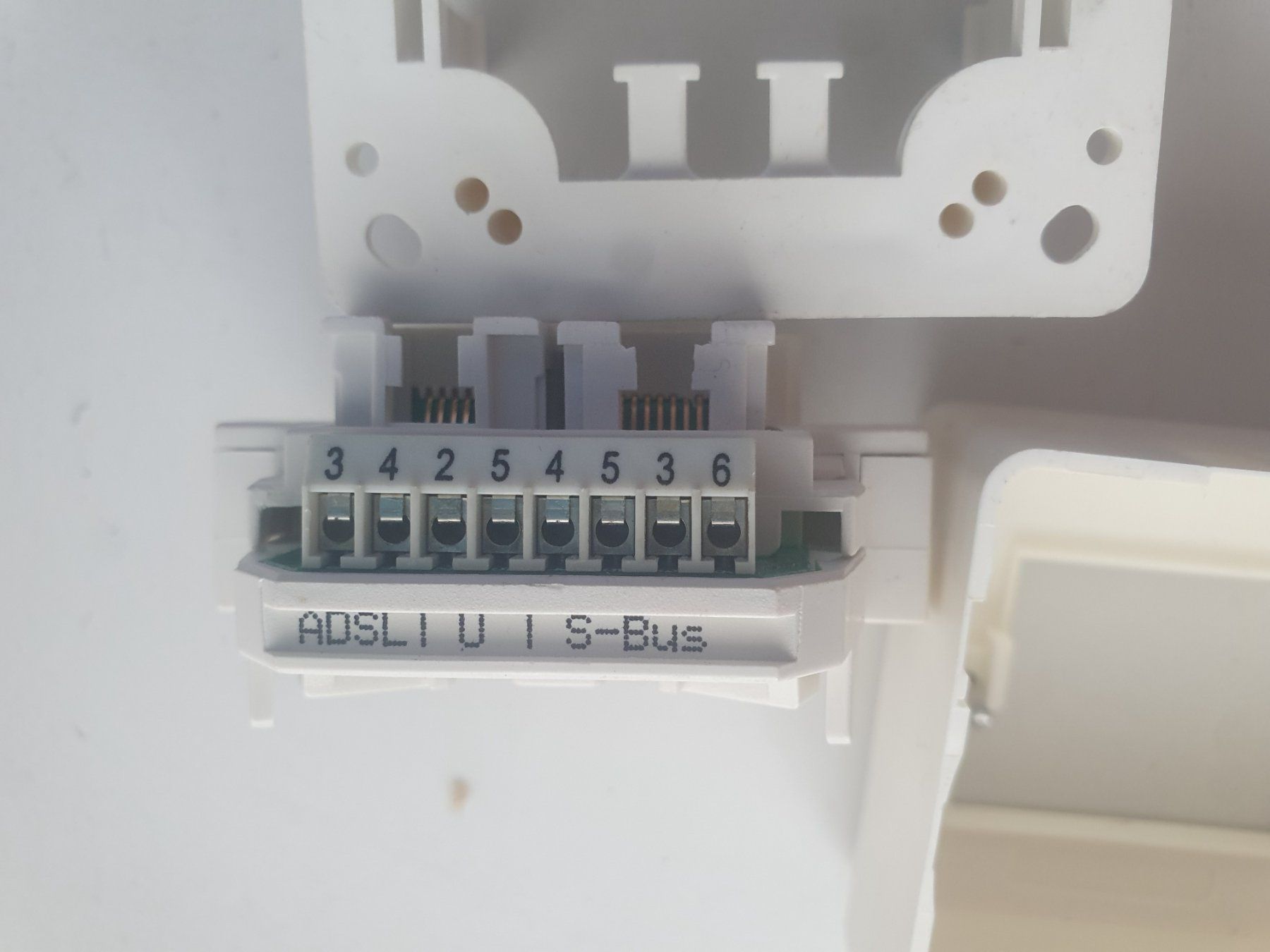 Spine: AP Doppel Netzwerk Steckdose UKV isdn – Nuovo (secondo la descrizione) da Zürich venduto da eymen20 4