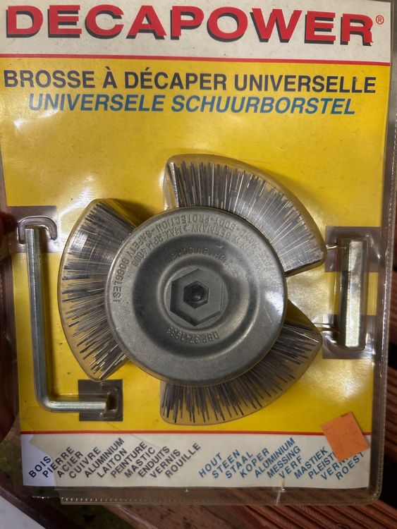 Brosse universel fil nylon rouge idéal décaper dérouiller nettoyer