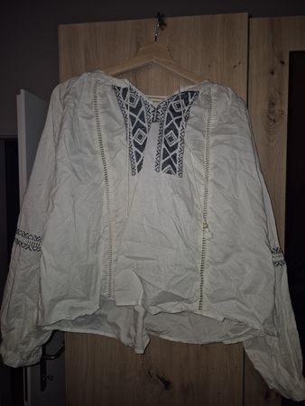 Schicke weisse Sommerbluse mit Stickerei, Gr. M