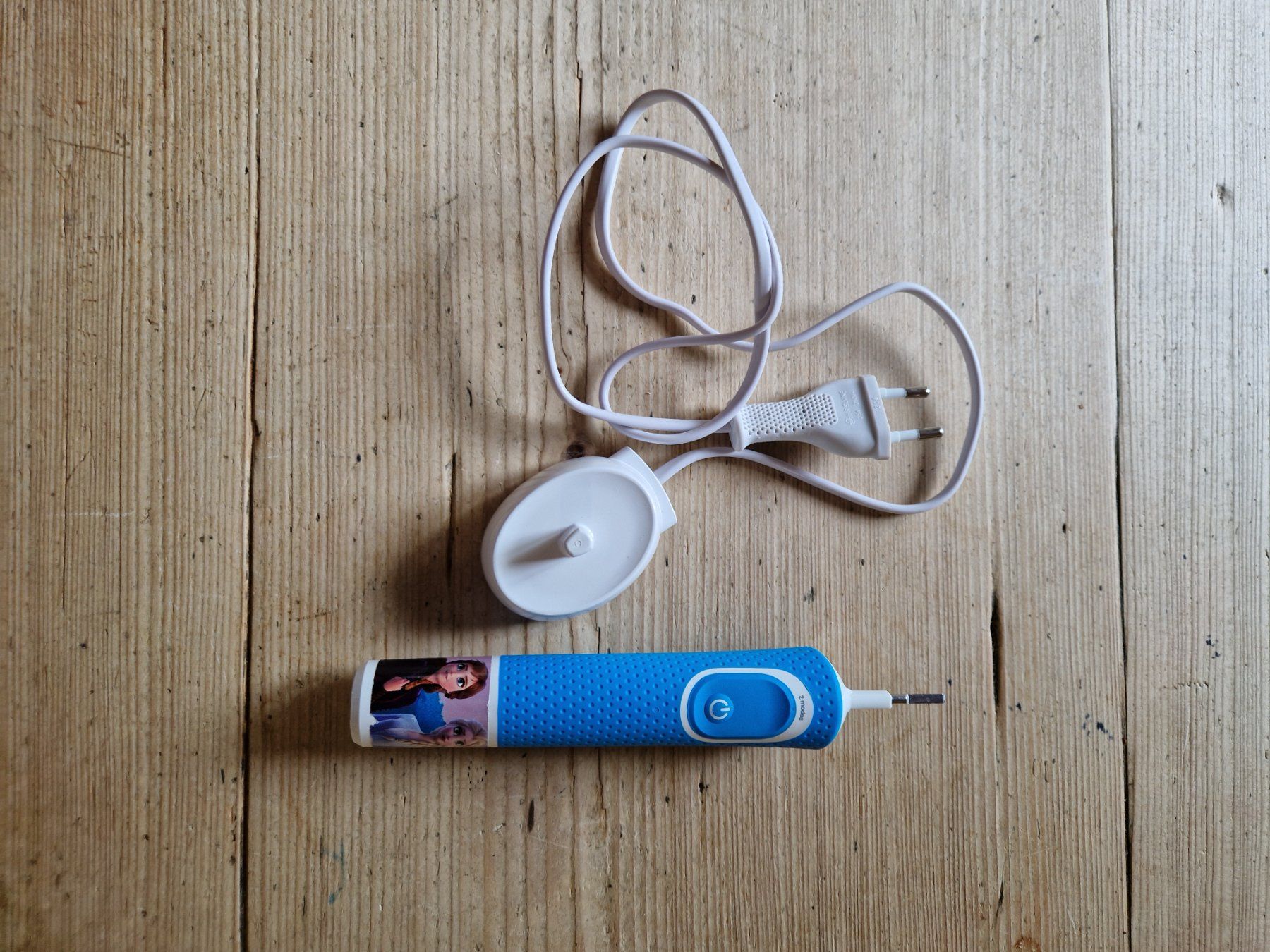 Oral B Soins dentaires: Oral-B Kinderzahnbürste elektrisch – D'occasion à Aarberg par haramana