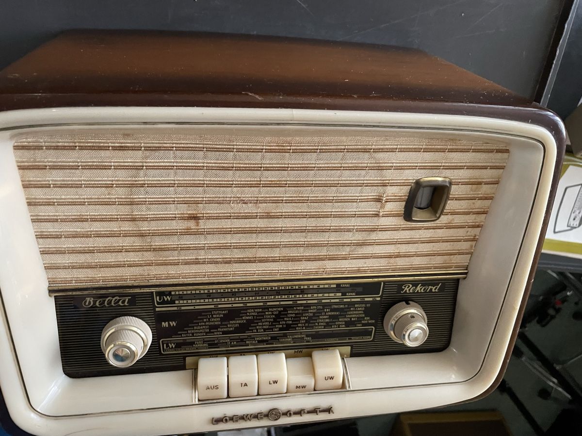 Loewe Radios: Bella löwe radio – Defekt aus Oftringen von Jradioman