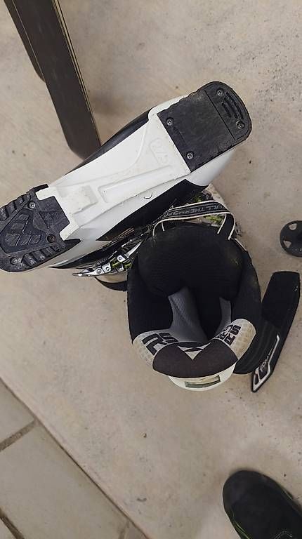Sci: Ski mit stöcken und schuhe – Usato da Walliswil b.Wangen venduto da Leamsi 1