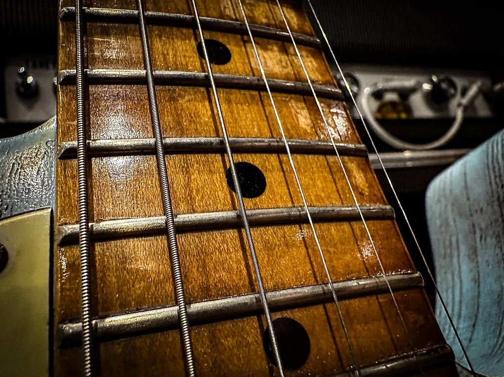 Strumenti musicali: Monkey Telecaster relic Daphne blue – Usato da Montreux venduto da Alligator-AMPS 6