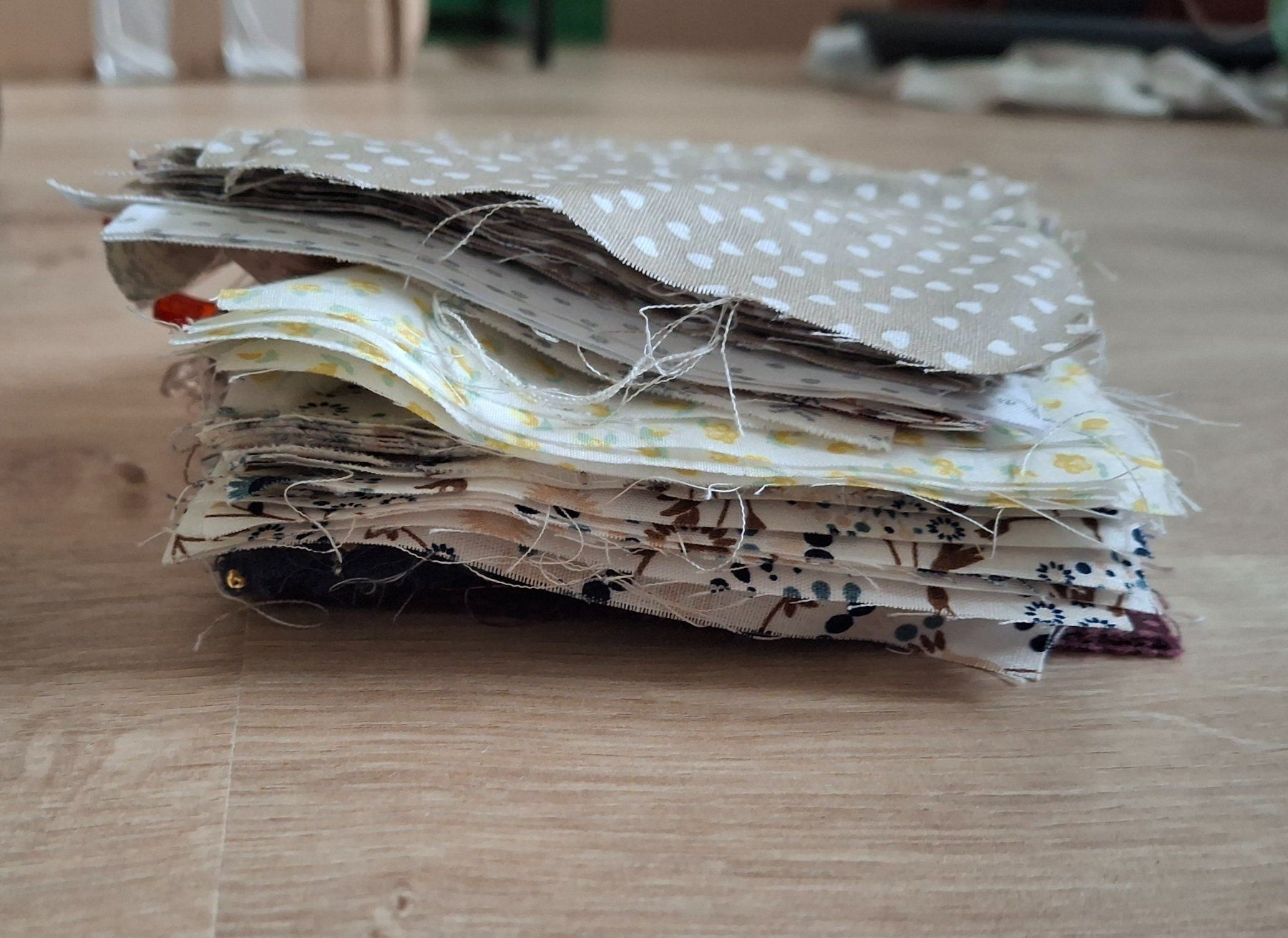 Tessuti: Tissu 10x10 cm pour patchwork ou petit projet – Usato da Riaz venduto da Fannyh97 1