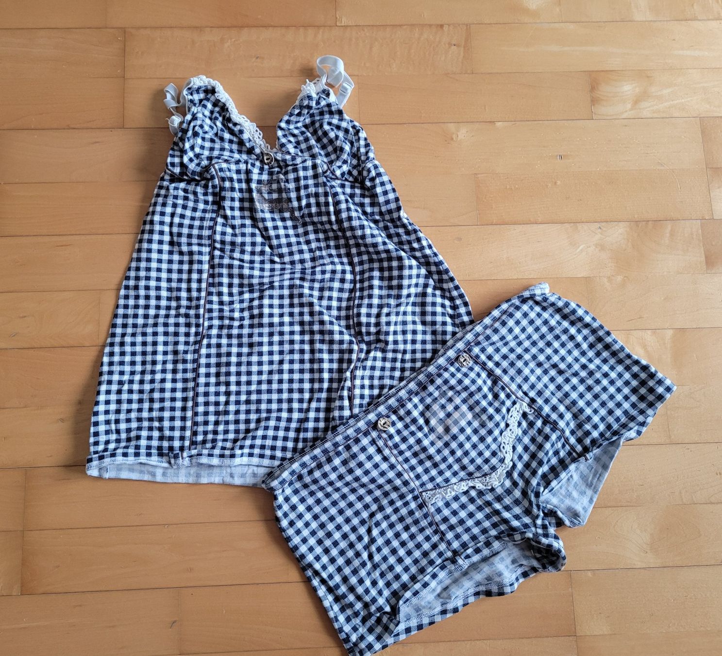 Lotti di vestiti: Diverse Damenkleider – Usato da St. Margrethen SG venduto da SamusAran 5