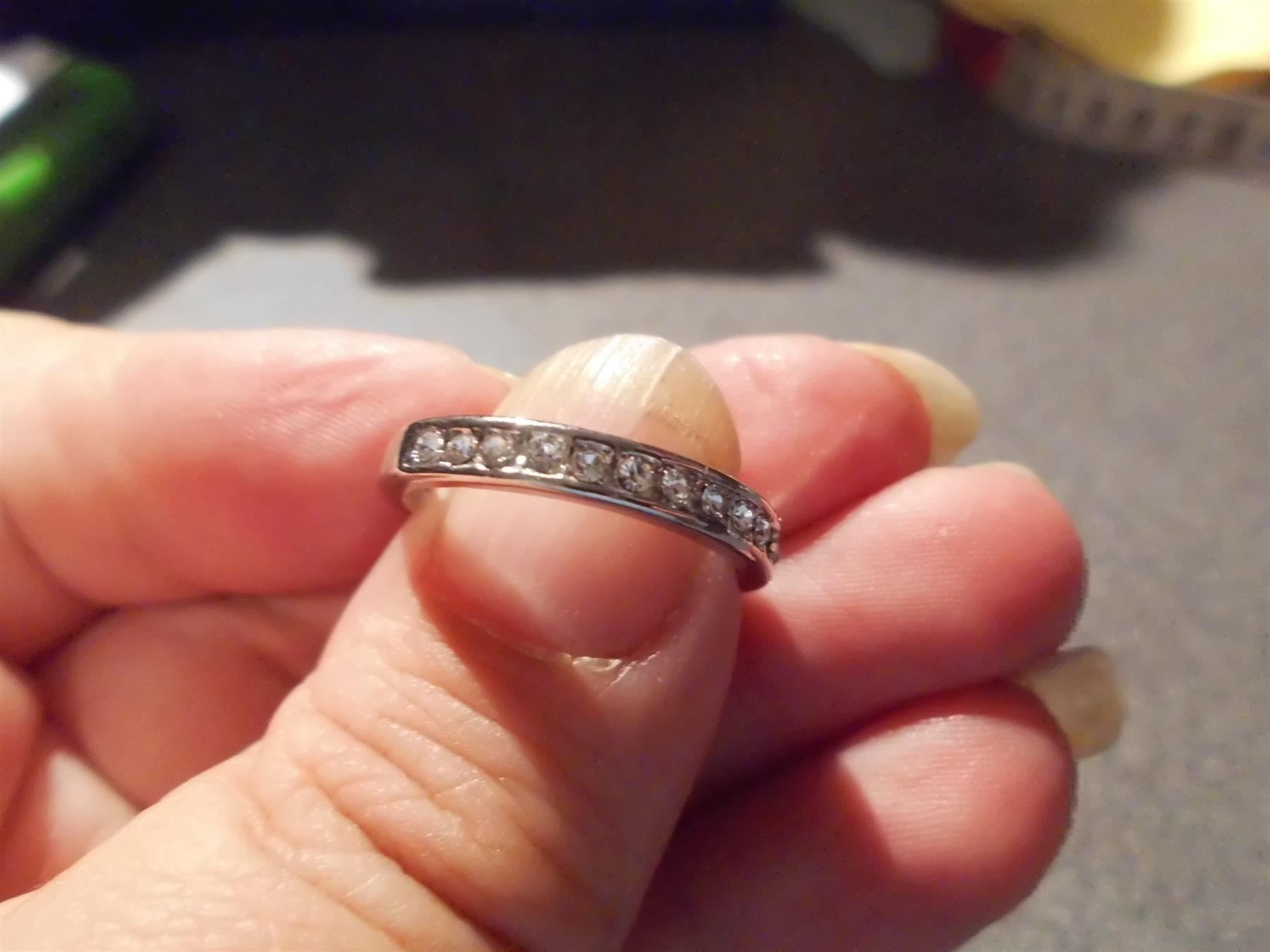 Ringe: Ring mit vielen kleinen Steinen, Silber – Gebraucht aus Zürich von Motzkuh