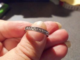 Ring mit vielen kleinen Steinen, Silber