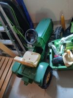 Traktor sehr alt komplett defekt