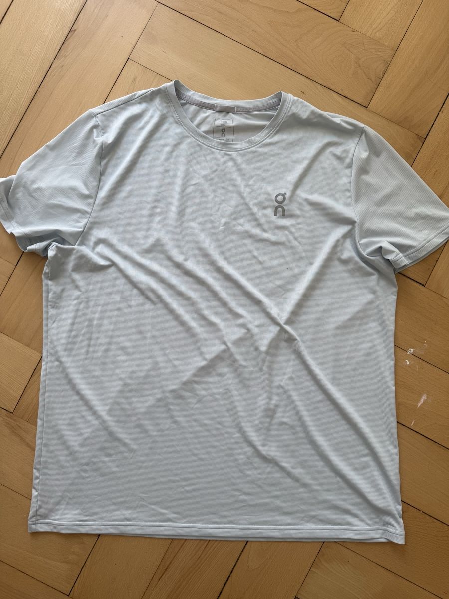 On T-shirt: On Sportshirt XL – Usato da Bern venduto da Laufsport3000