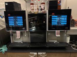 2 Kaffeemaschine Gastronomie Cafina XT8 + Milchkühlschrank