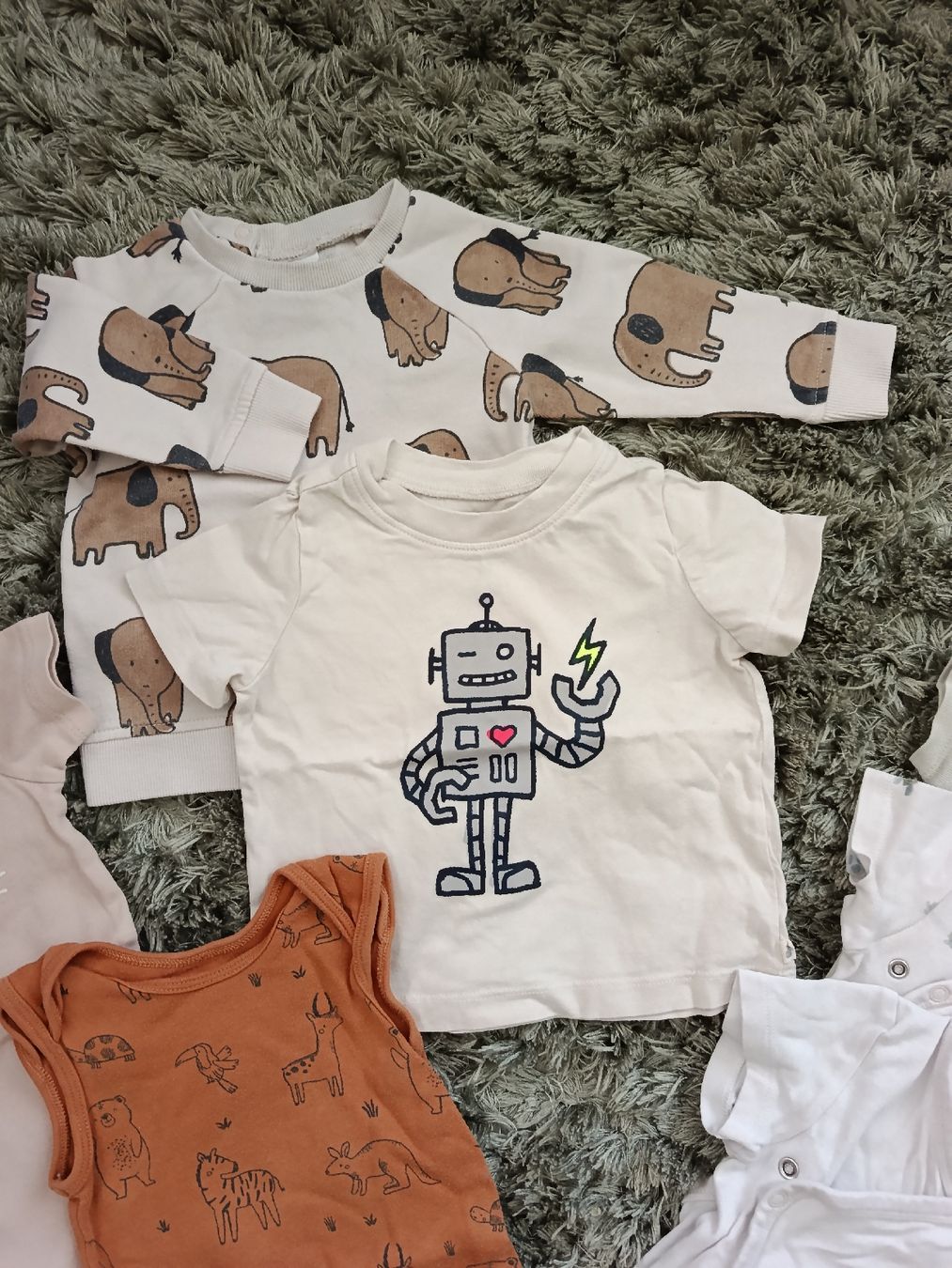 Lotti & Set di vestiti: Baby Kleiderpaket. Oberteile – Usato da Naters venduto da oks_6rfv 4