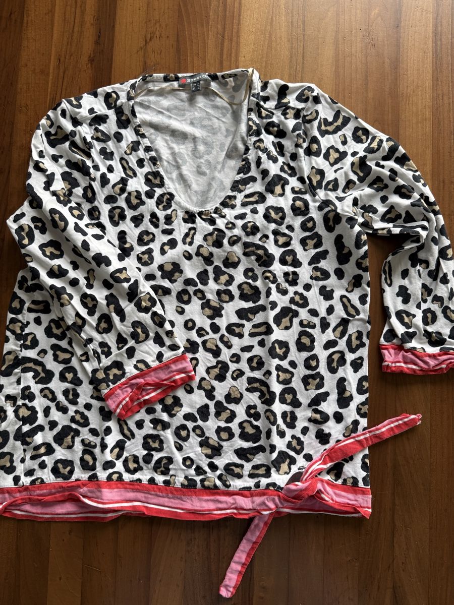 Blusen: Bluse Leopard-Muster – Gebraucht aus Bern von estrellita2014 1