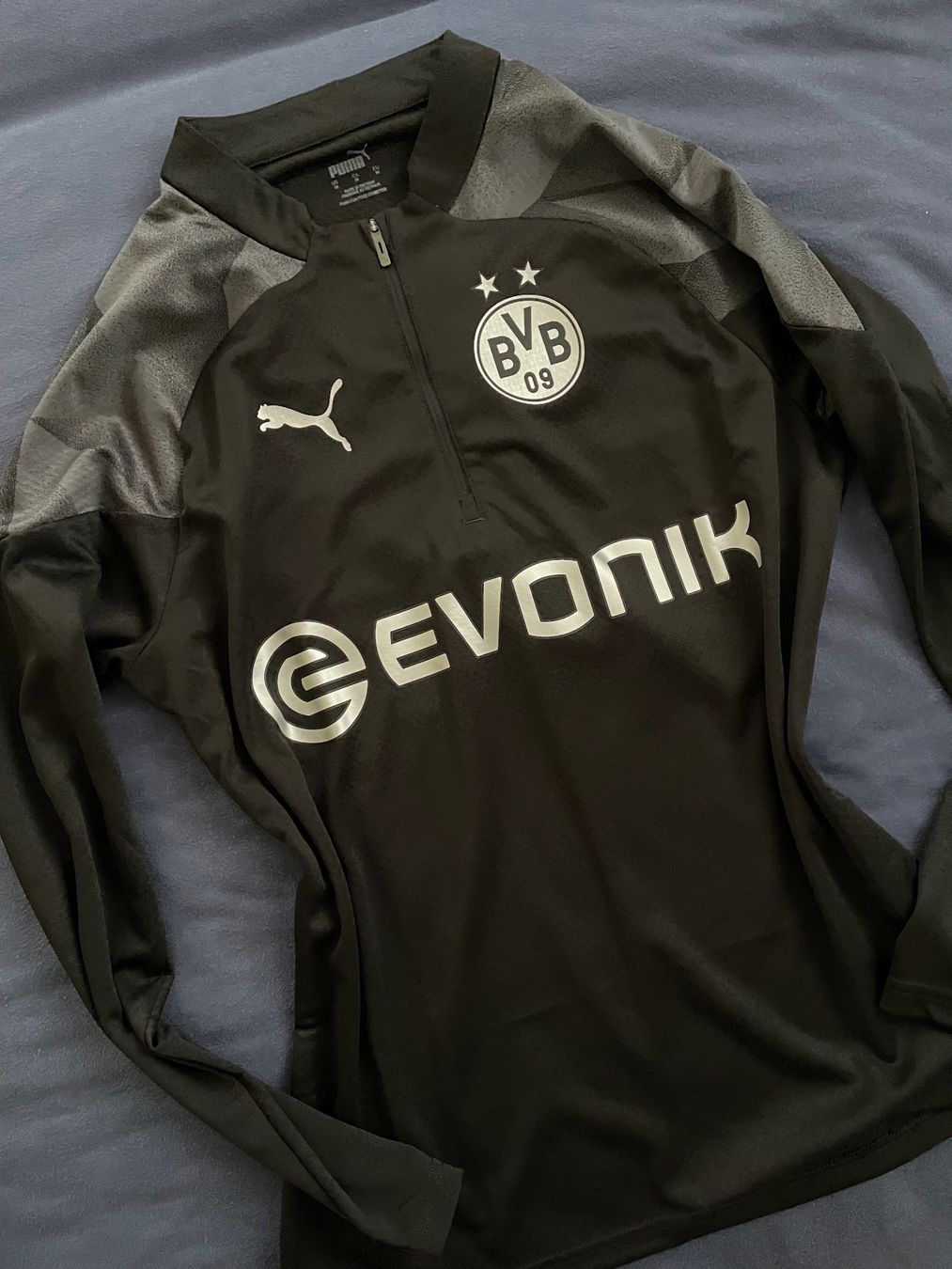 Puma Canottiere & Pantaloni: BVB BORUSSIA DORTMUND TRAINING TOP PULLOVER FUSSBALL – Nuovo e nell'imballaggio originale da Rain venduto da JerseyLegends