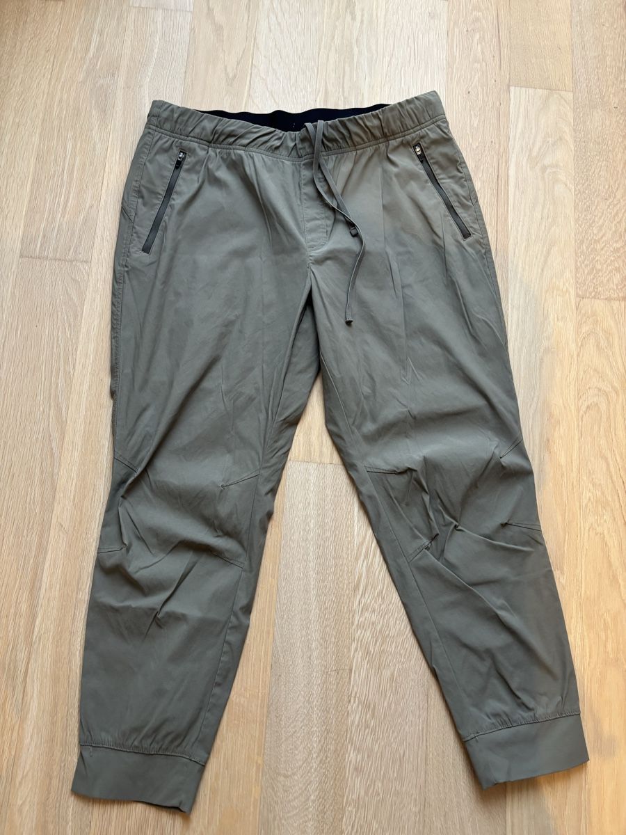 Pantaloni: Wanderhose Eddie Bauer oliv Gr. 46 – Usato da Gwatt (Thun) venduto da Bioethanol01