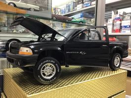 Dodge Dakota 5.9 R/T Pickup Truck Modellauto, Schwarz
