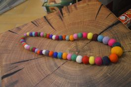 COLLIER - HANDARBEIT - NEU - FILZ