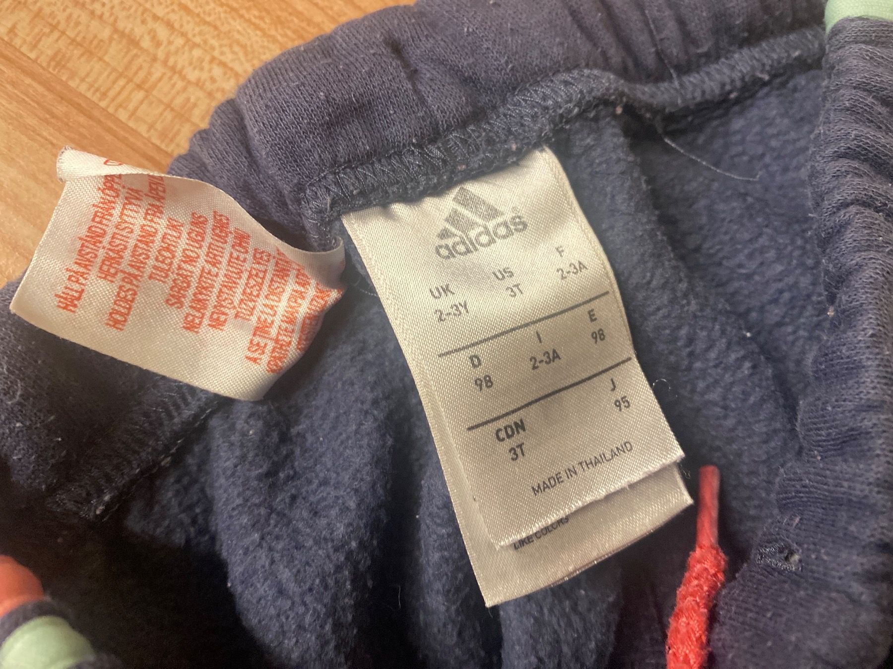 Adidas Lotti & Set di vestiti: Adidas set Gr. 98 – Usato da Füllinsdorf venduto da silberstern110 4