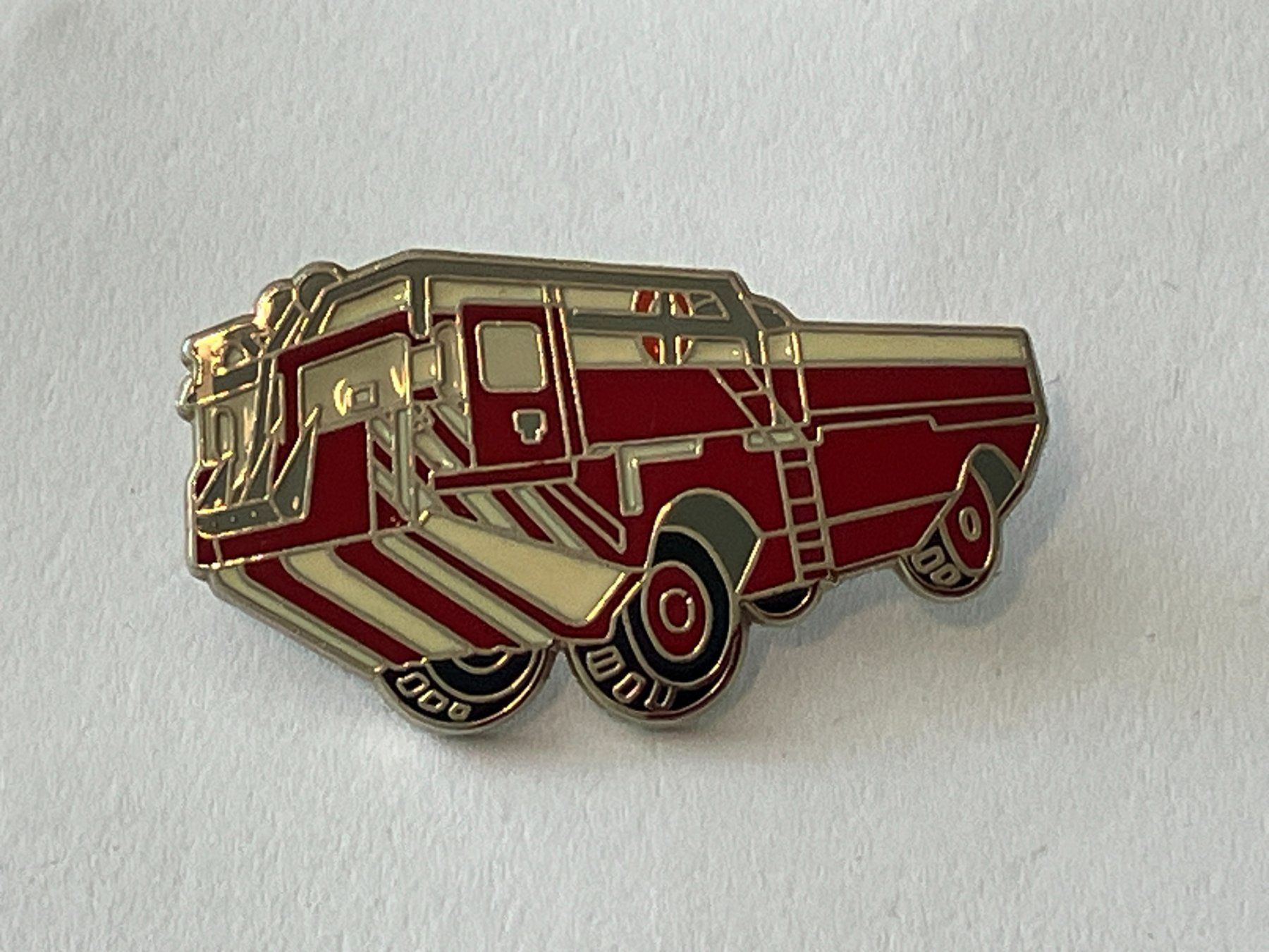 Placchette & Badge: 1 Pin Feuerwehrauto – Usato da Basel venduto da djwwpp