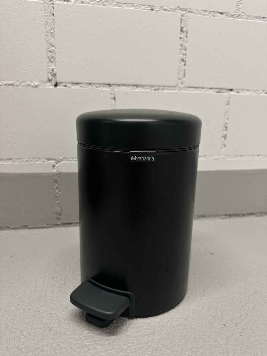Brabantia Cestini per rifiuti: Brabantia Treteimer 3L matt-schwarz – Usato da Luzern venduto da aaalliinne
