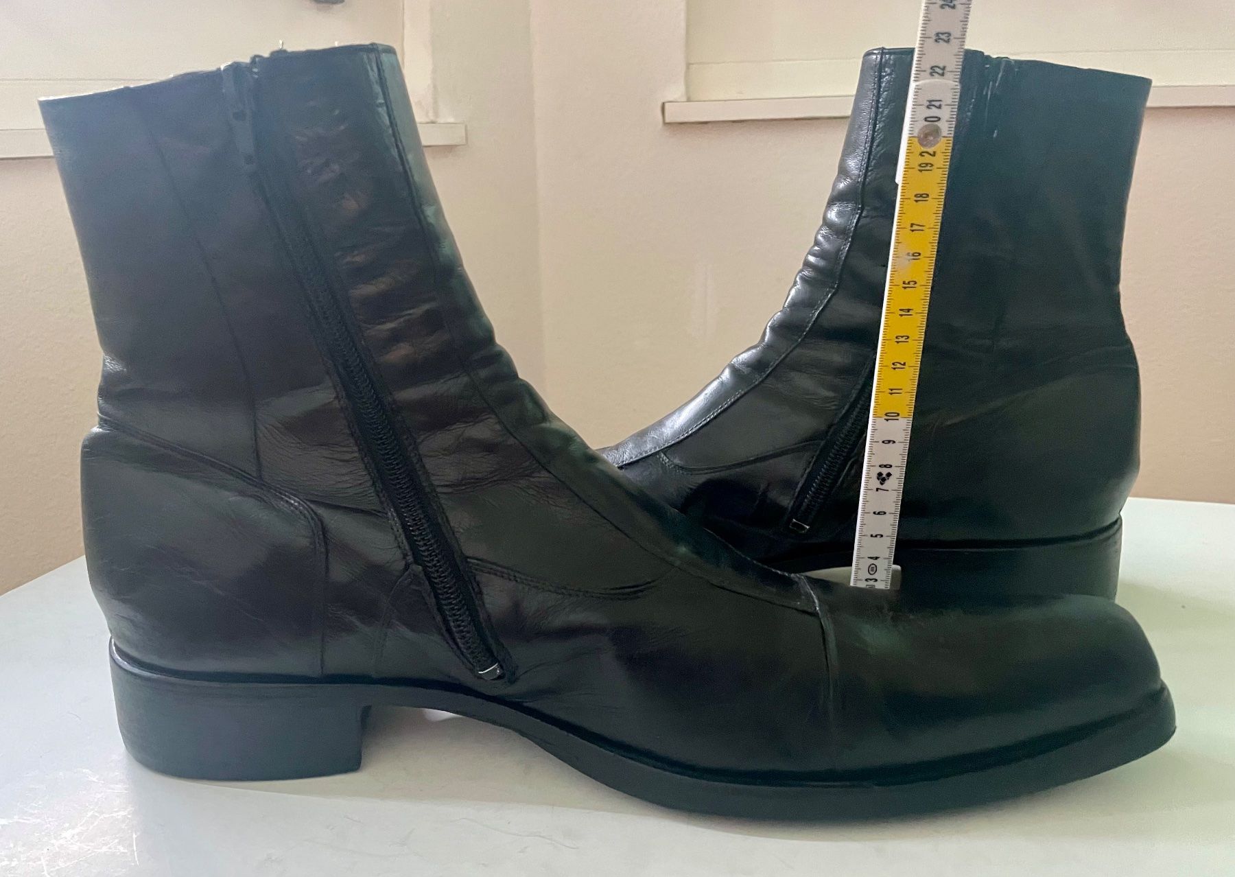 Scarpe da uomo: Lederstiefel schwarz Gr 45 – Usato da Unterengstringen venduto da DeaundHeinz 1