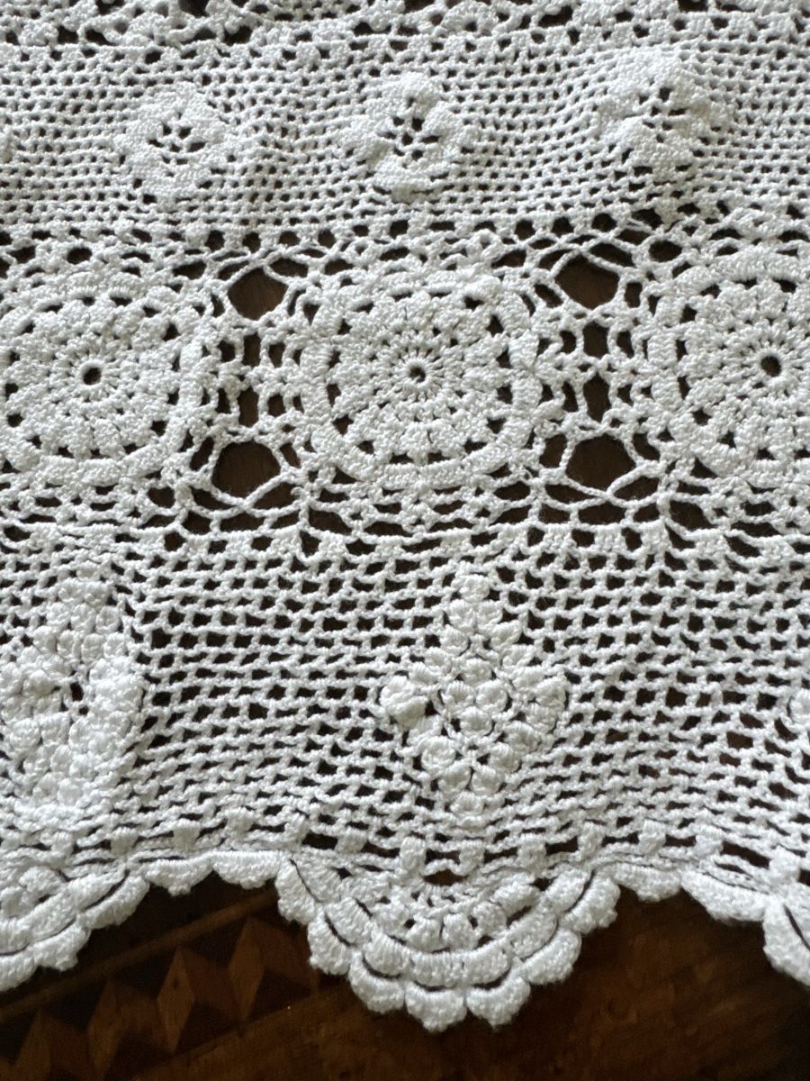 Coperte: Tischtuch Gehäkelt aus der Grossmutter Truhe – Usato da Bern venduto da Ninitto 2