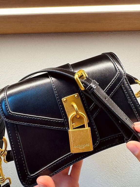 Taschen für Damen: Kassandre Paris Mini Sac Locket Bag Black Neu – Gebraucht aus Gossliwil von hitsarthur 1