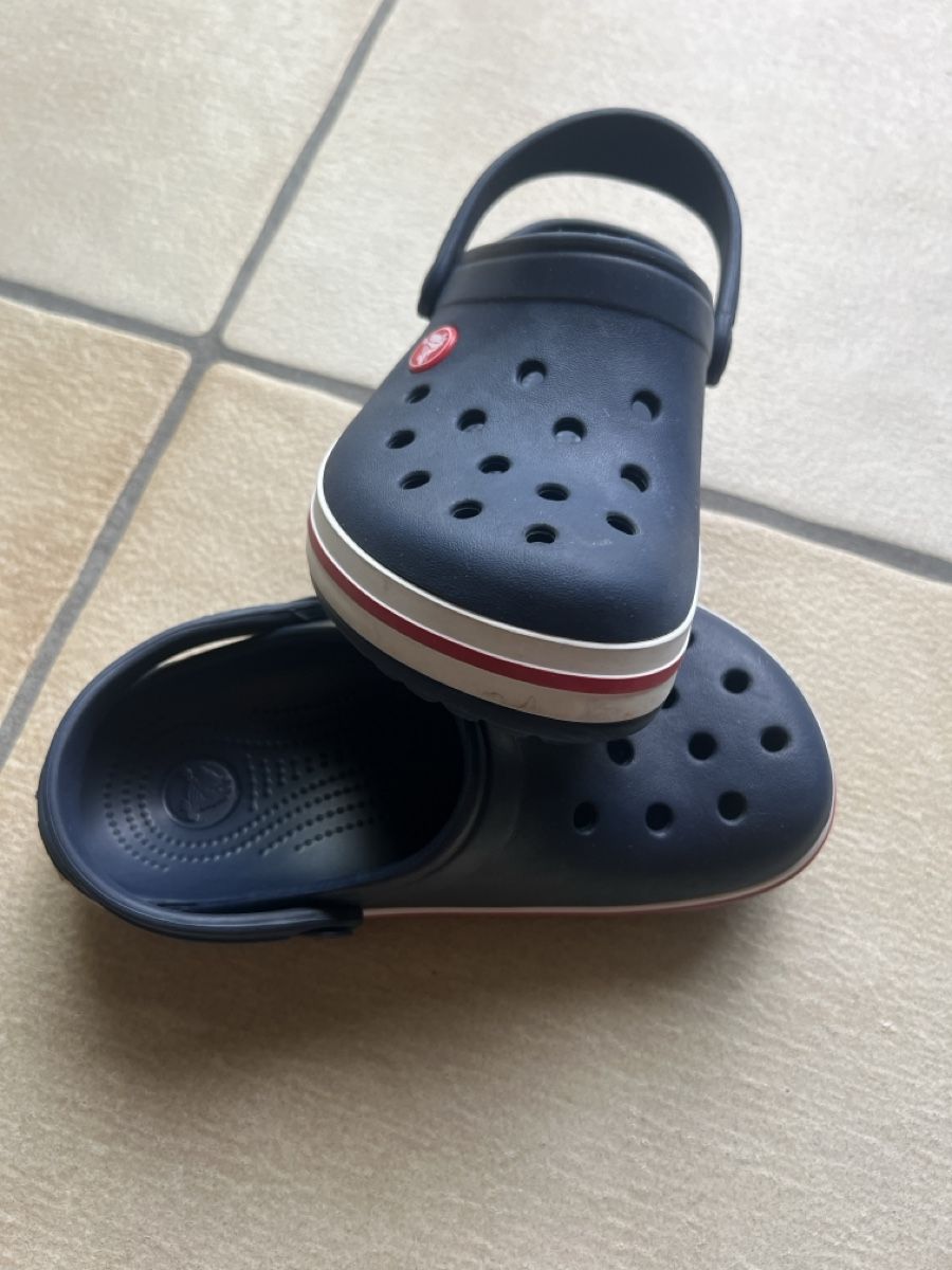 Crocs Scarpe per ragazzi: Crocs Clog K Navy Blue Size 33/34Good Condition – Nuovo (secondo la descrizione) da Bachenbülach venduto da Dana_Ondrasik