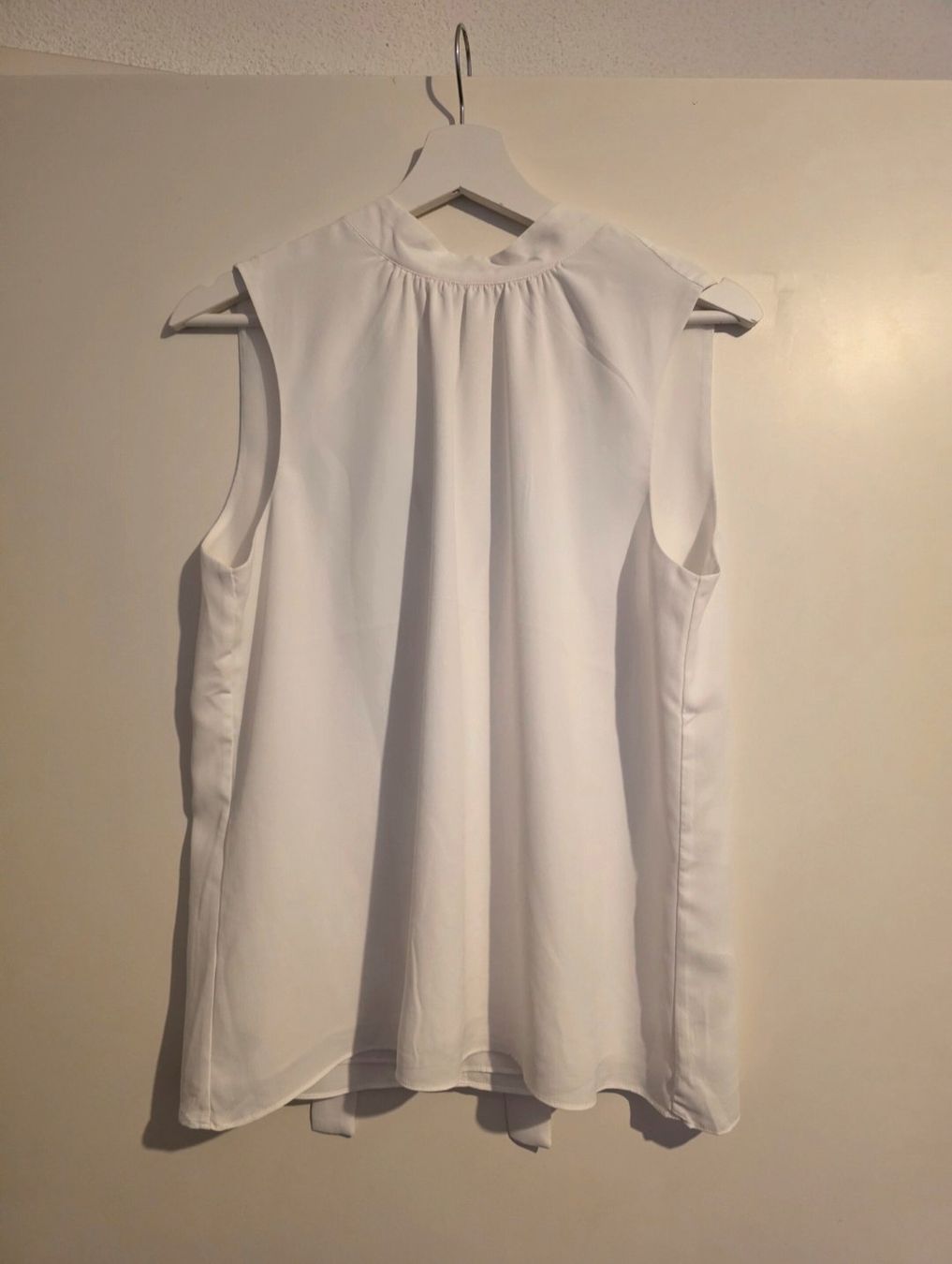 H&M Top: Zara Top – Nuovo (secondo la descrizione) da Winterthur venduto da FragranceLUXE
