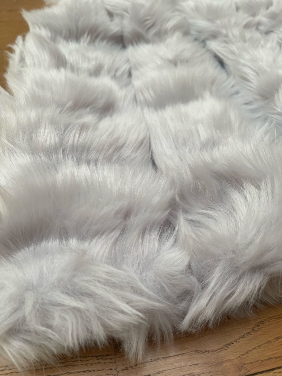 Gilets & Westen: Hellgraue Kunstfellgilet Neu – Neu und originalverpackt aus Bassersdorf von Sandy456 2