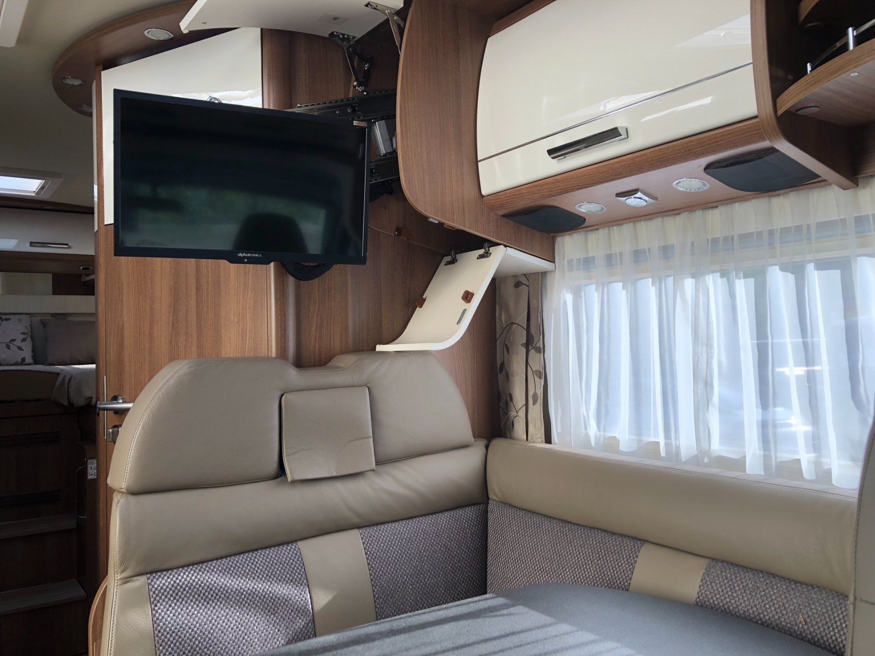 Carthago Camping Fahrzeuge: Wohnmobil Carthago c - Tourer T 143 LE – Gebraucht aus Füllinsdorf von Kater46 7