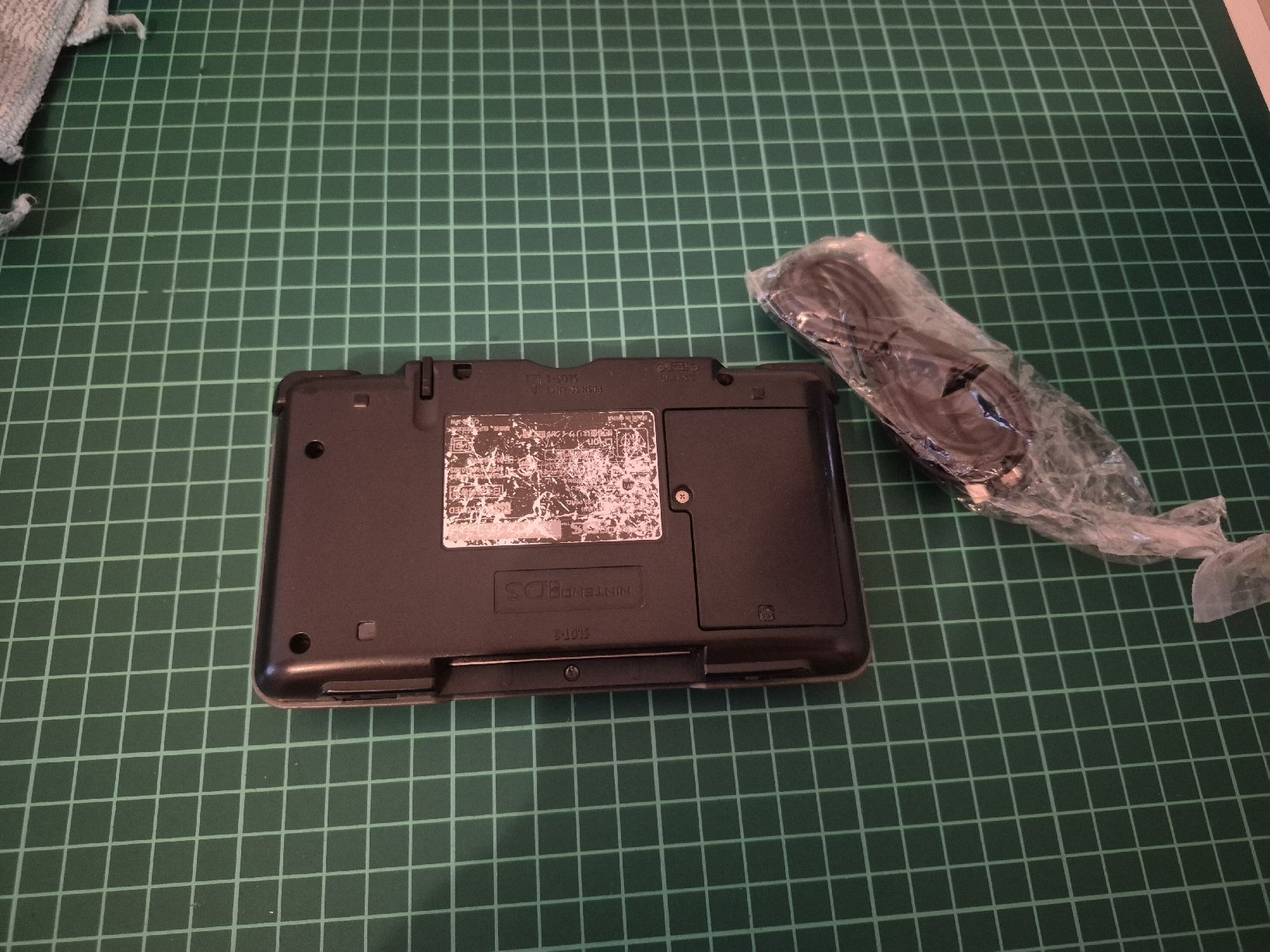 Nintendo Console: Nintendo DS Console, Silver. Includes Brain Training!  – Usato da Meyrin venduto da Retro-GZ 4