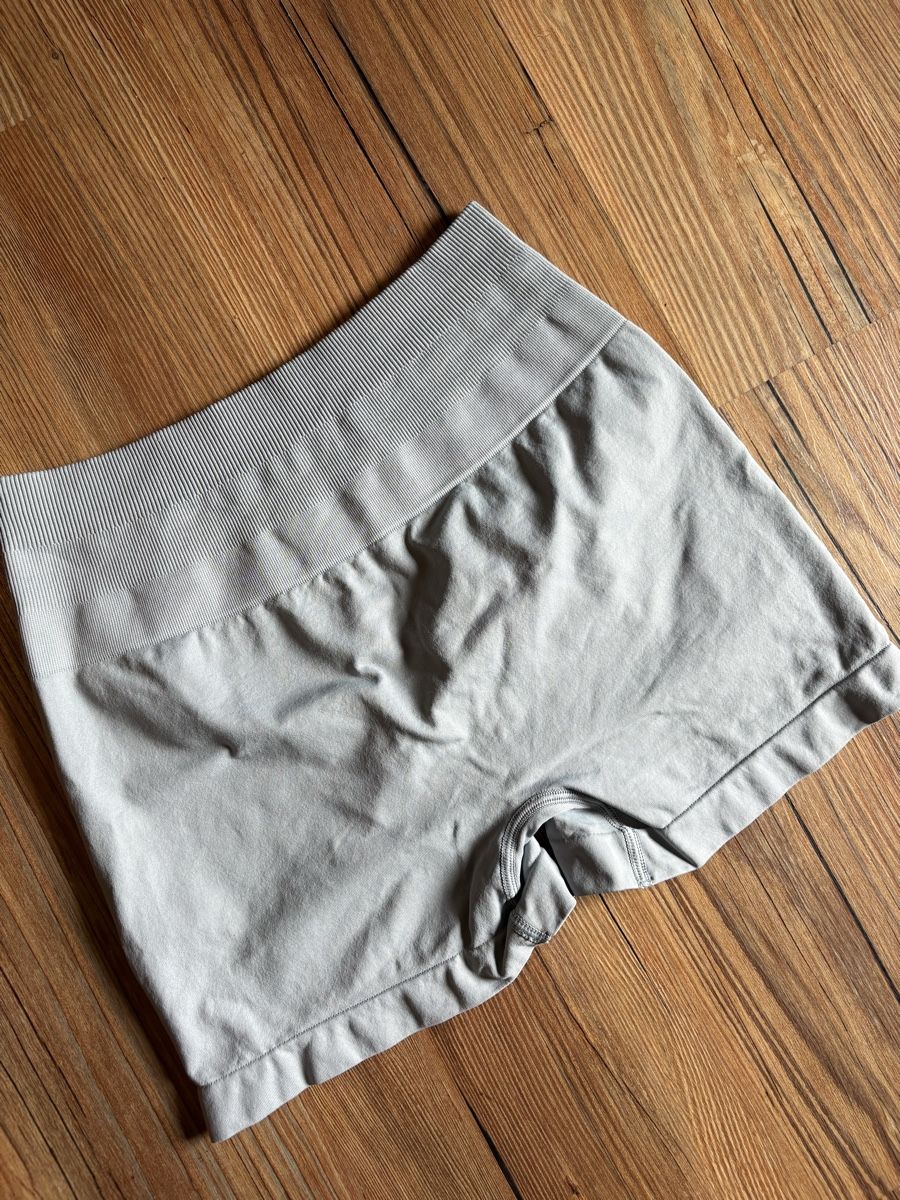 Aybl Leggings: Graue Gym Shorts Aybl Gr. S – Nuovo (secondo la descrizione) da Grindelwald venduto da Kikaa99 1