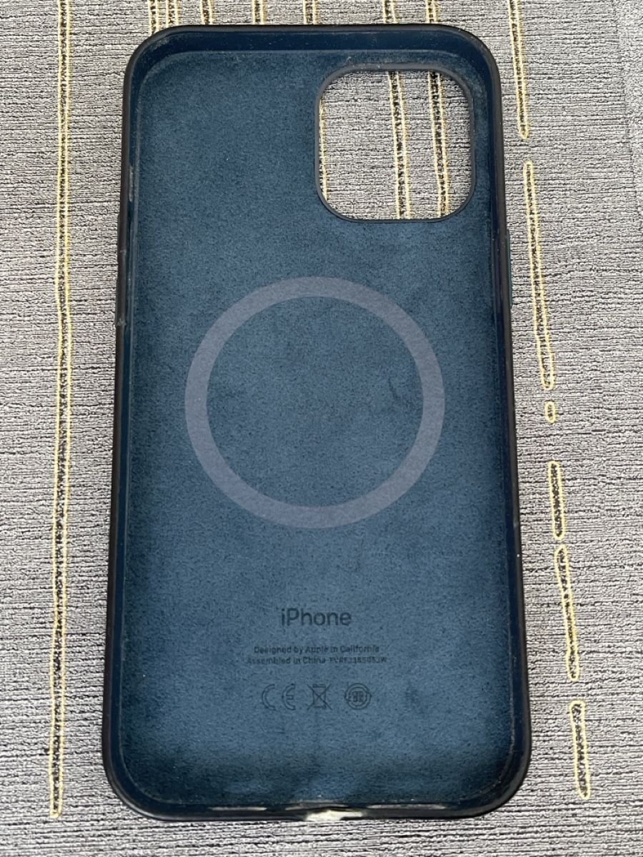 Apple Covers & Schutzfolien: iPhone 12 Pro Max MagSafe Case - Blue – Gebraucht aus Bussigny von Dali430