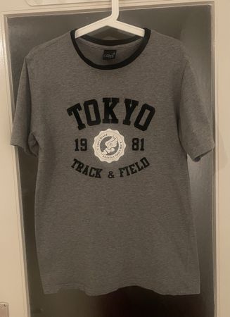 ✨ Cove Casual T-Shirt - TOKYO Track & Field - Gr. L ✨