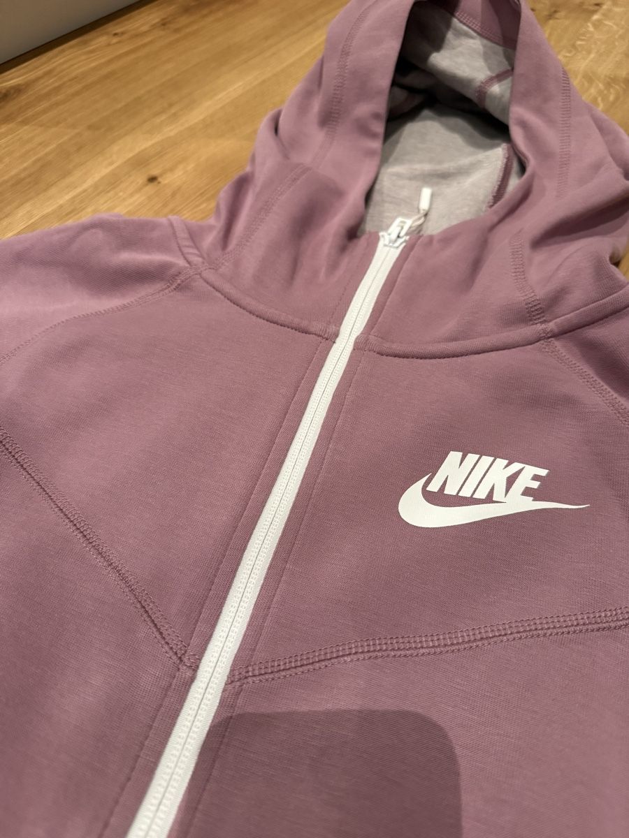 Nike Giacche: Nike Tech Fleece Jacke Lila/Weiss – Nuovo e nell'imballaggio originale da Weiningen ZH venduto da TinaDoreen 1
