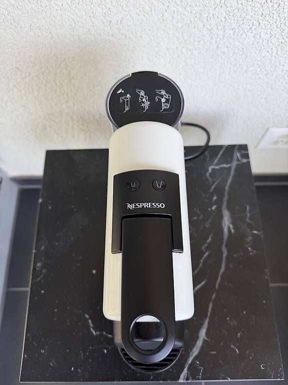 Machines à café & Machines à expresso: Nespresso Kaffeemaschine  – D'occasion à Riehen par Selina.Angelina 1