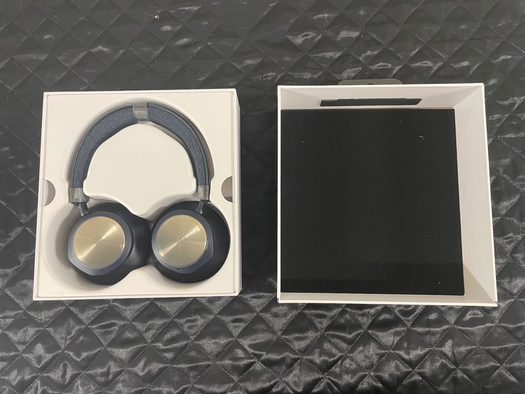 Bang & Olufsen Casques audio: Beoplay Portal PC PS Navy – Neuf avec emballage d'origine à Kirchberg SG par EPGaemperle