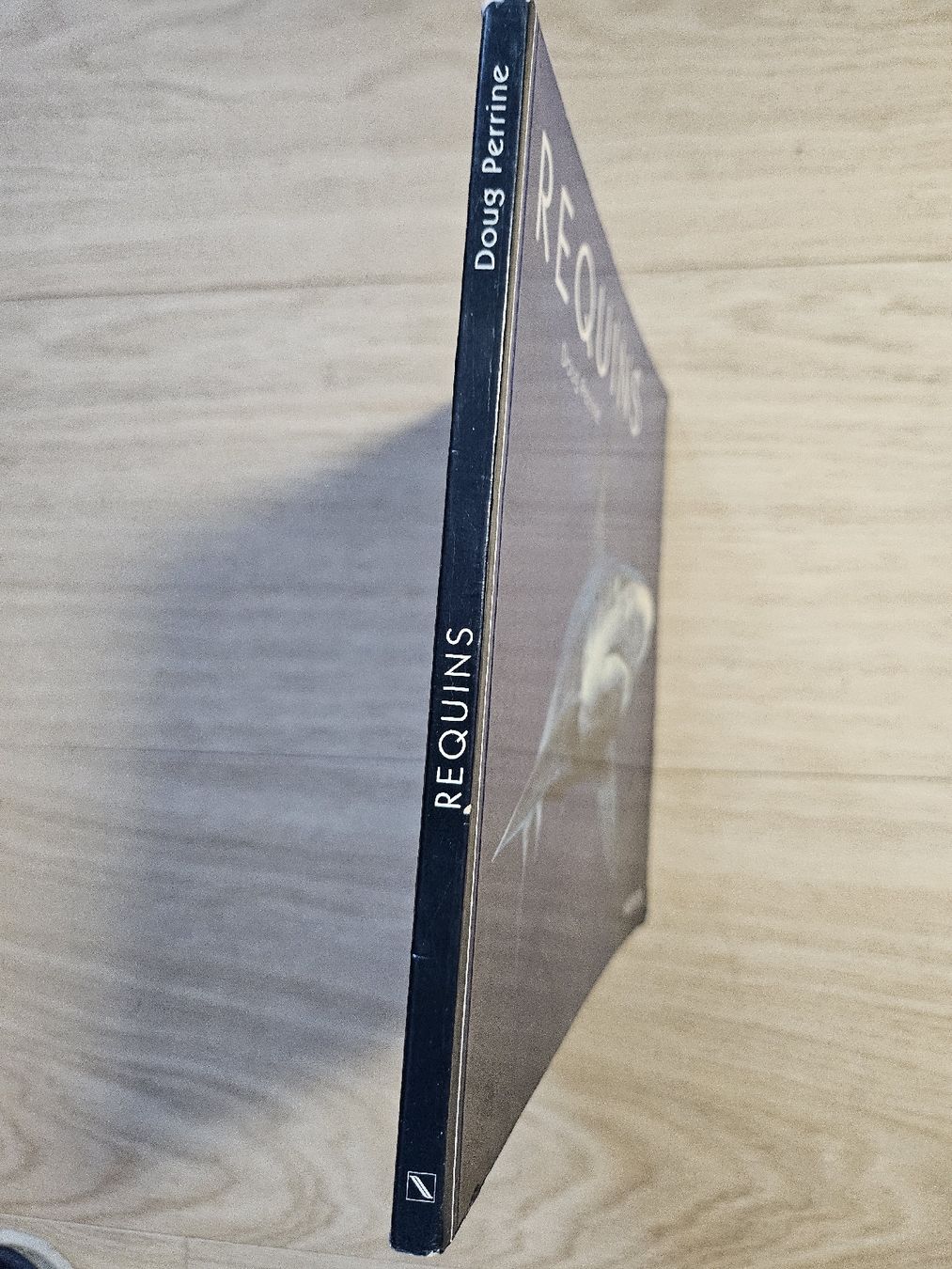 Bücher: Livre Requins Doug Perrine Nathan – Gebraucht aus La Joux FR von car_ck96 6